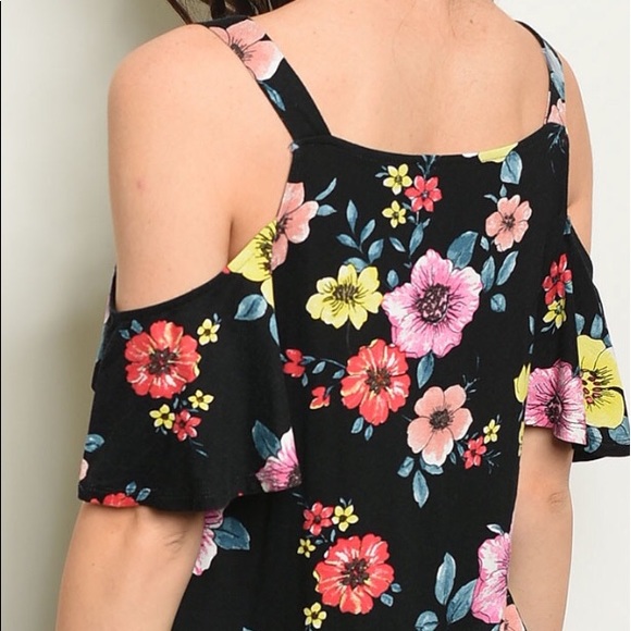 ❌DONATED❌Black Floral Cold Shoulder Short Flutter Sleeve V-neck Top - Picture 4 of 11